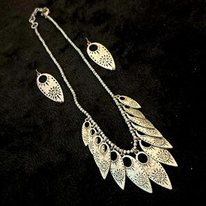 🍀 Lucky Brand Silver Western Style Necklace w/ matching Earrings- Silver tone